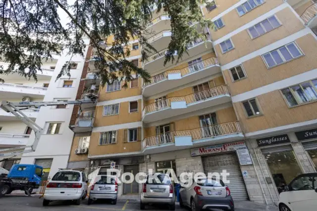 Geschäft in Via Luigi Pascali 16, Catanzaro - Foto 1