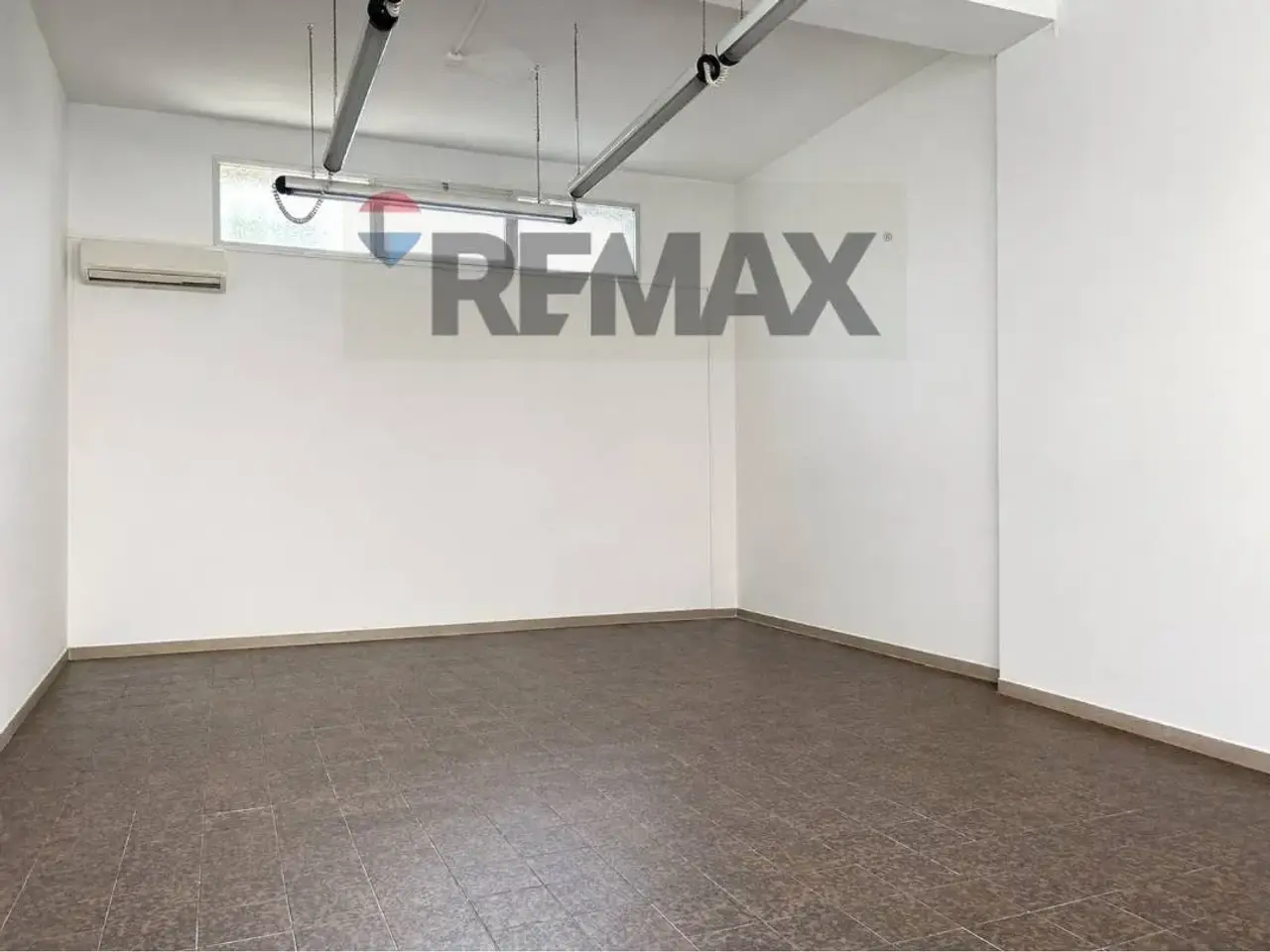 Negozio in Via Colomba Antonietti 16a, Cagliari, {3} - Foto 2