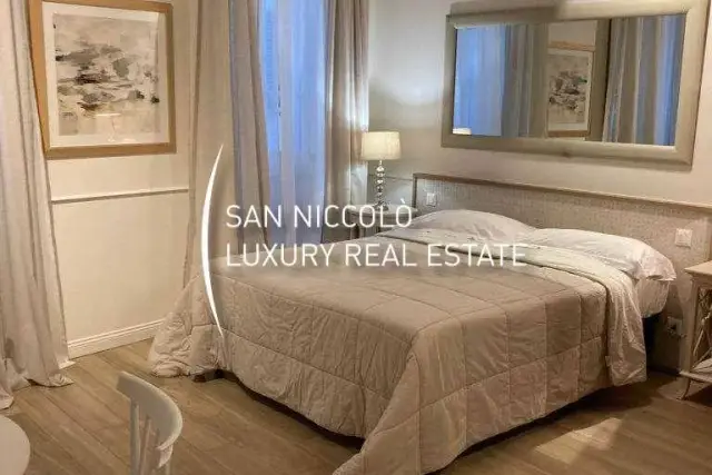 One-room flat in {3}, Piazza di Santa Croce - Photo 1