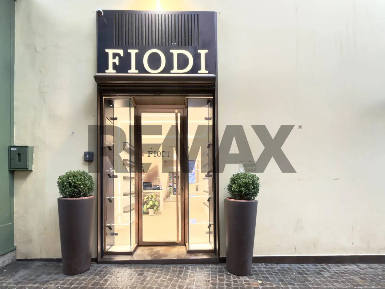 Esercizio commerciale in Via Tino di Camaino 19, Napoli, {3} - Foto 1