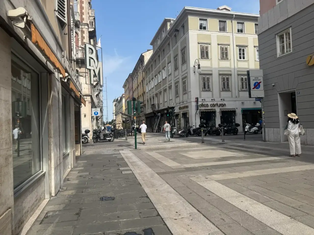 Negozio in Via San Nicolò, Trieste, {3} - Foto 1