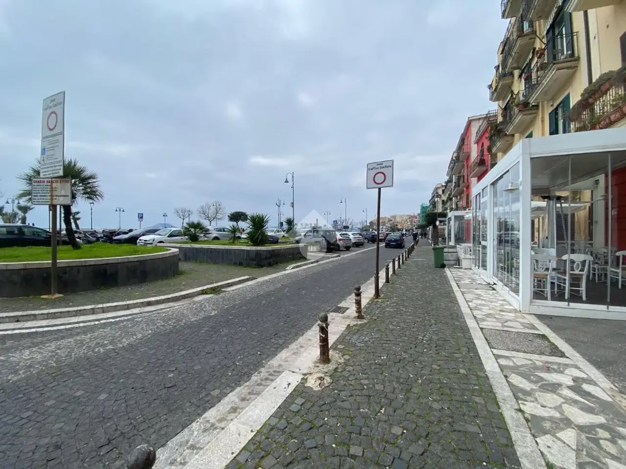 Negozio in Traversa di Corso Umberto I 97, Pozzuoli, {3} - Foto 1