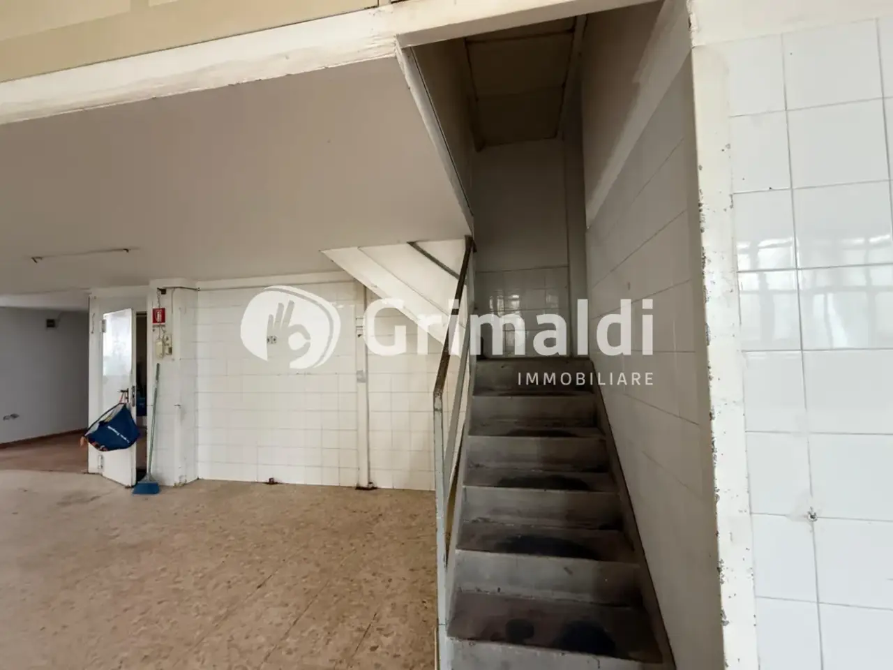 Palazzina commerciale in Via Firenze Snc, Pontecagnano Faiano, {3} - Foto 2
