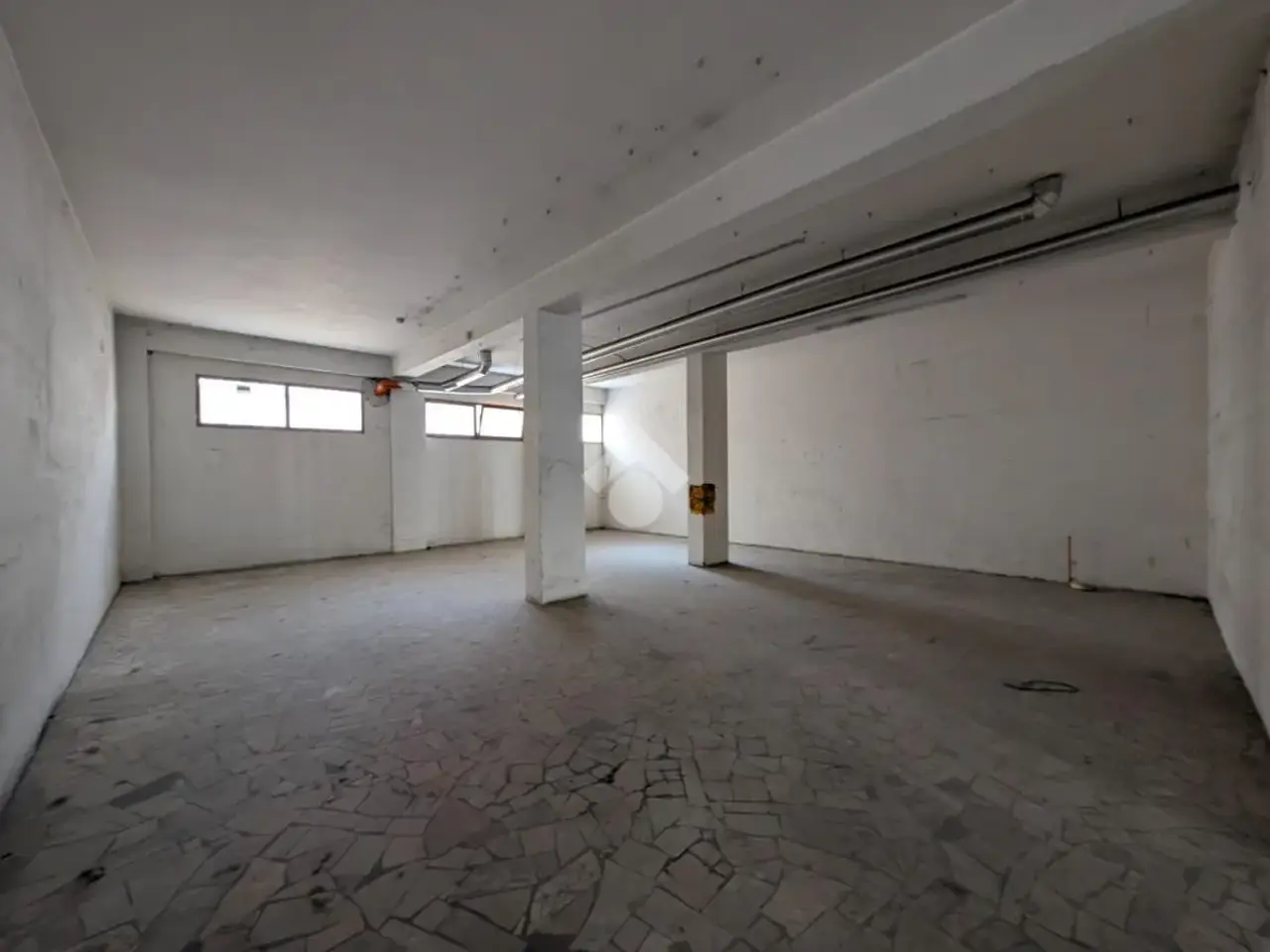 Magazzino in Viale Abramo Lincoln 311, Caserta, {3} - Foto 2