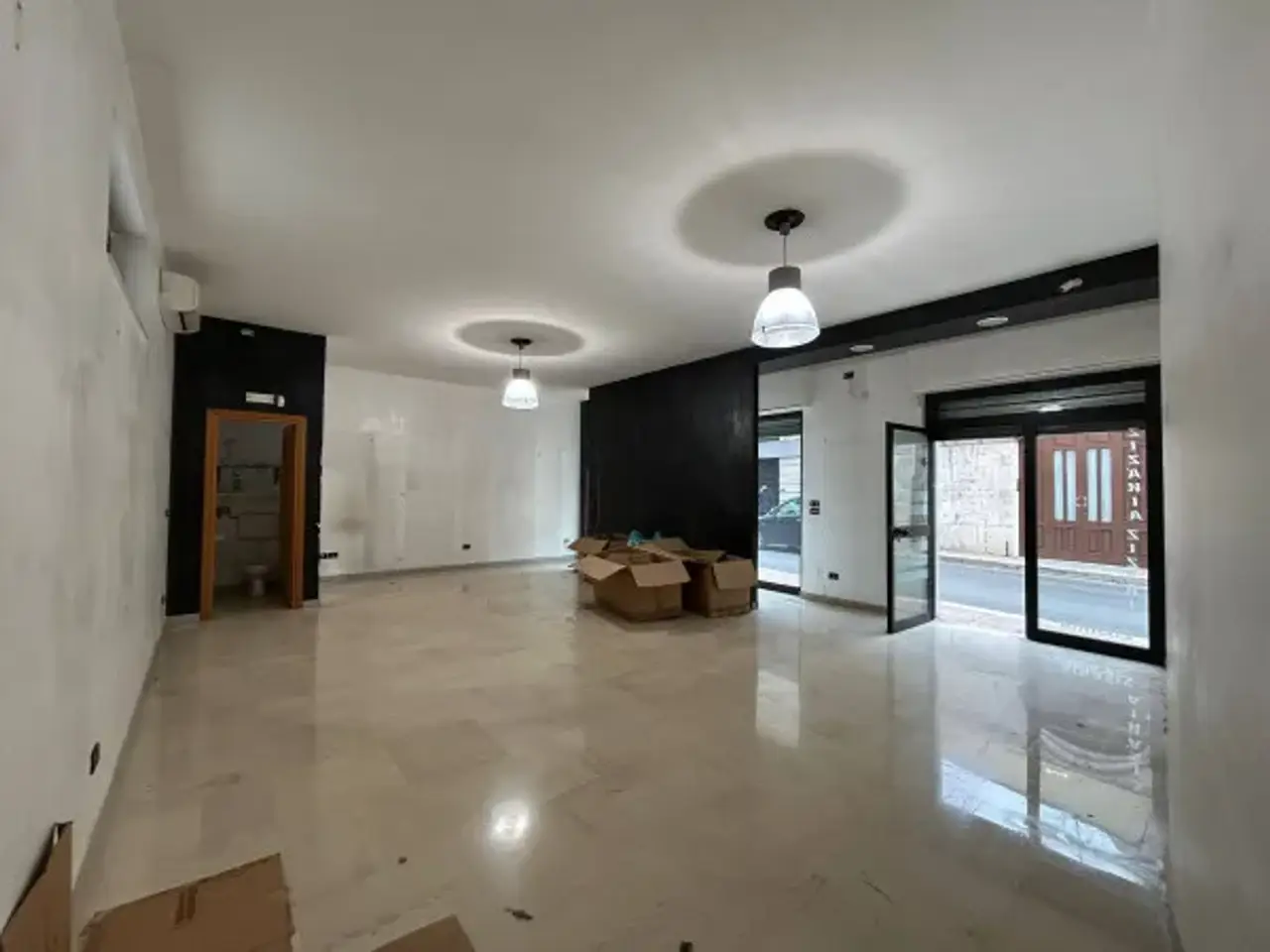 Negozio in , Andria, {3} - Foto 1