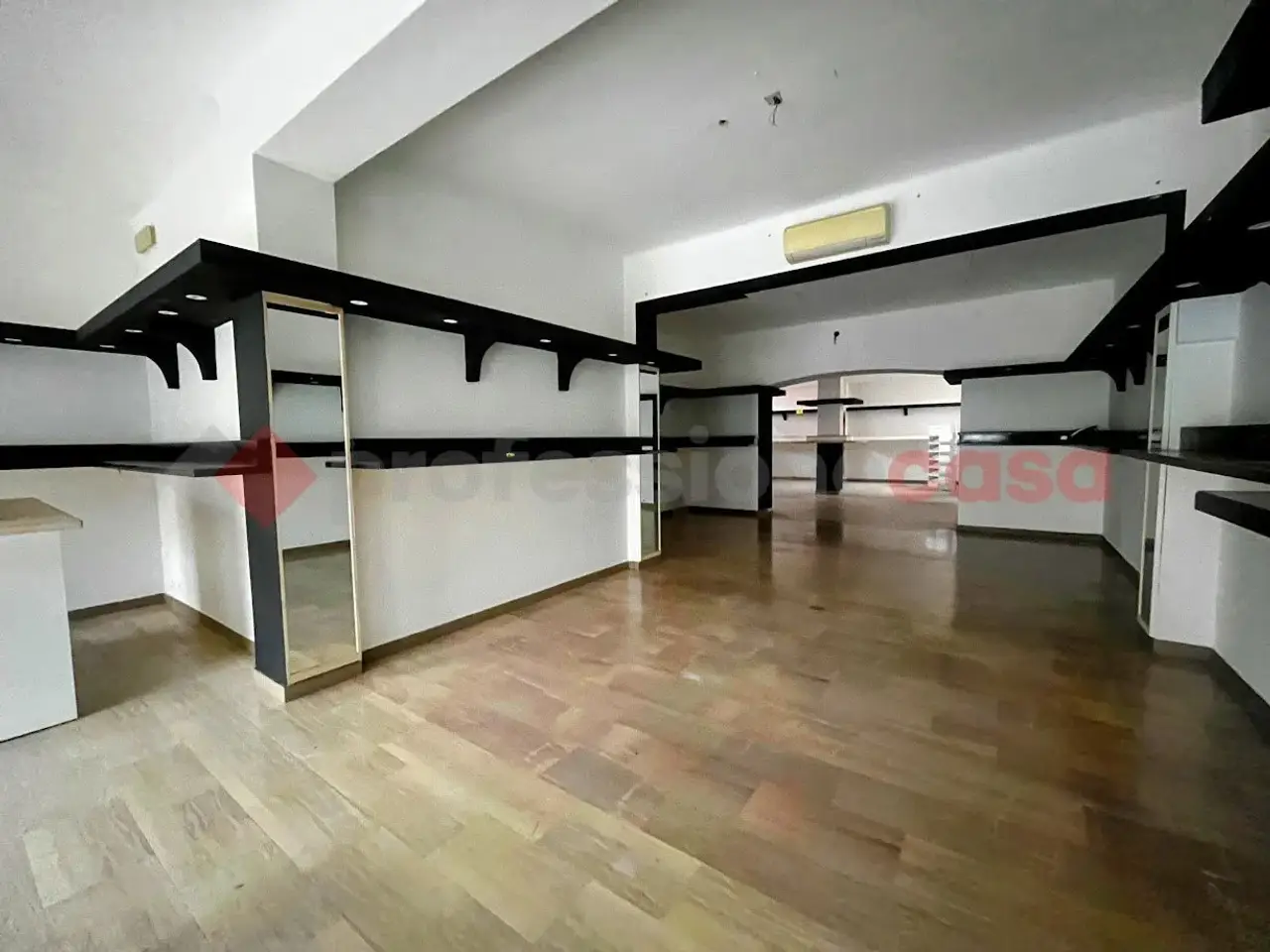 Negozio in Viale Spolverini 53, Verona, {3} - Foto 2