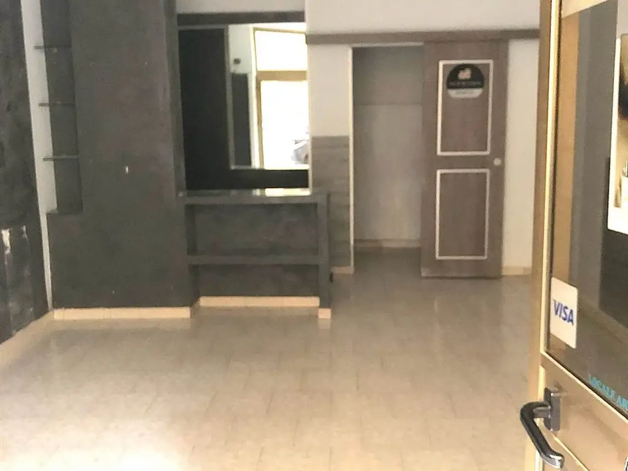 Negozio in Via Gian Vincenzo  De Ruggiero, Salerno, {3} - Foto 1