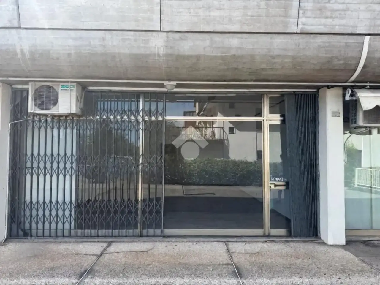 Negozio in Via Feltrina Centro 111, Montebelluna, {3} - Foto 2