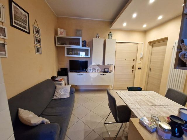 2-room flat in Via Donato Bramante 18, Limbiate - Photo 1