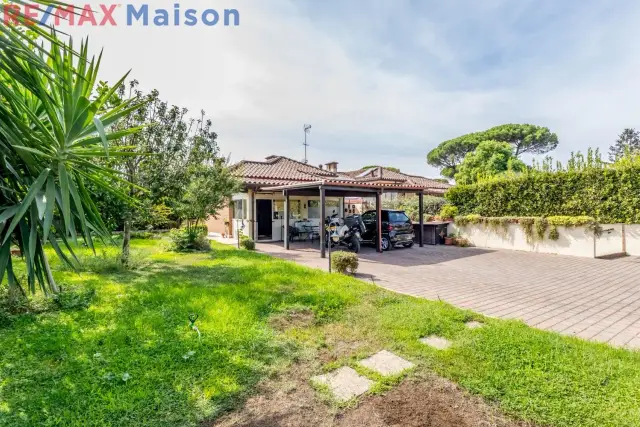 Mansion in {3}, Via Divino Amore 161 - Photo 1