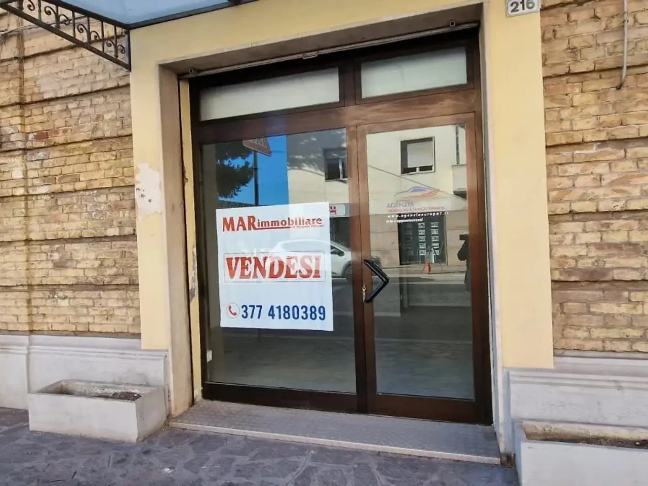Negozio in , Montesilvano, {3} - Foto 1