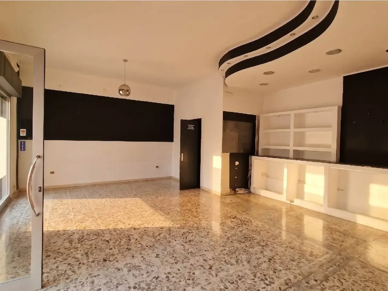 Negozio in Via Vittorio Emanuele, Mondragone, {3} - Foto 1