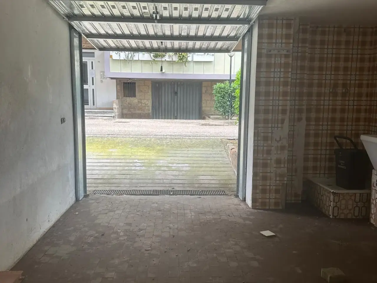 Parcheggio chiuso in Viale Maiella 23/a, Francavilla Al Mare, {3} - Foto 2