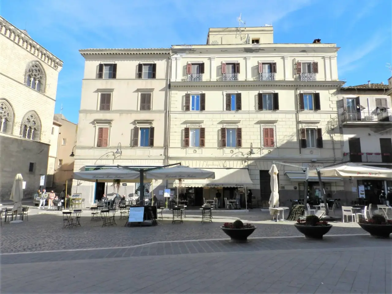 Esercizio commerciale in Piazza Cavour, Tarquinia, {3} - Foto 2