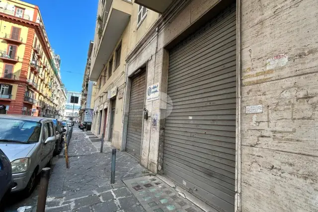 Geschäft in Via Genova 98, Napoli - Foto 1