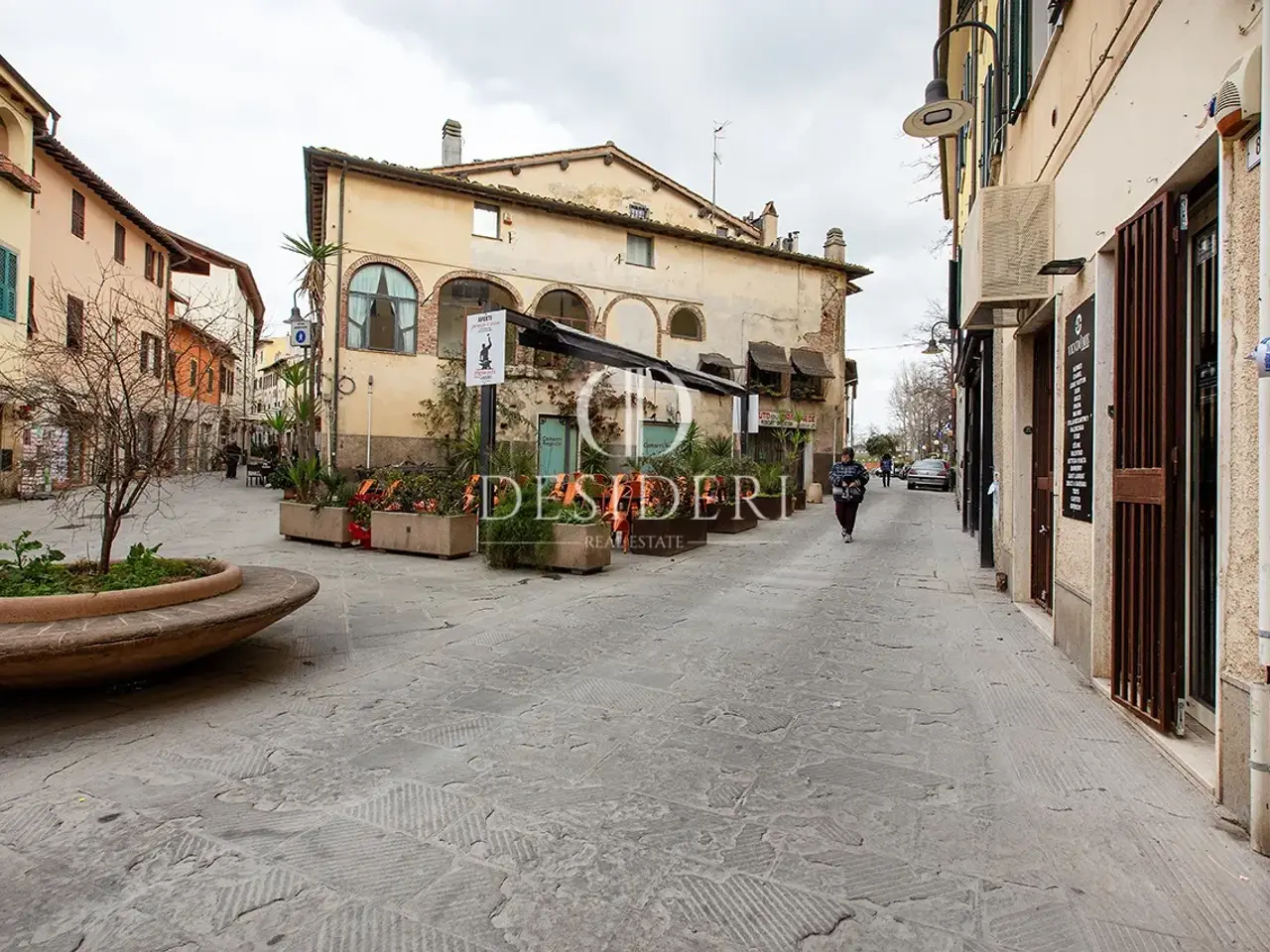 Locale commerciale in Piazza Maniscalchi 58100 Grosseto, Grosseto, {3} - Foto 1