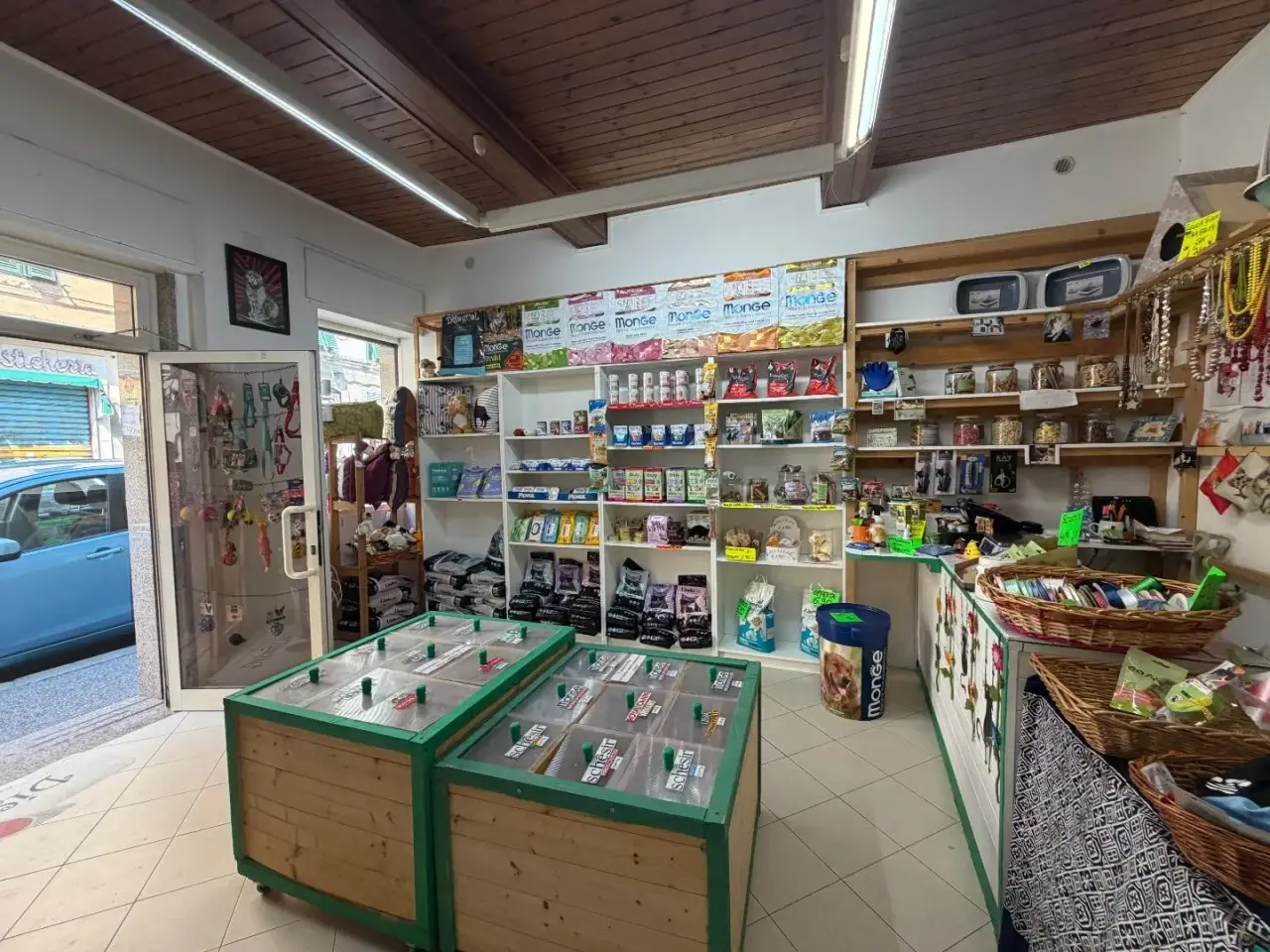 Esercizio commerciale in , Livorno, {3} - Foto 1