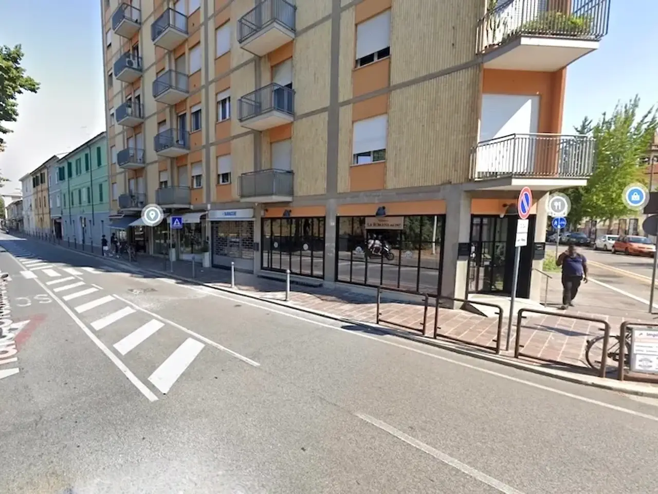 Negozio in Viale Carducci 41, Cesena, {3} - Foto 1