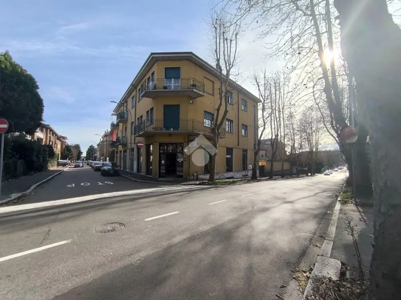 Negozio in Via Locatelli 10, Legnano, {3} - Foto 1
