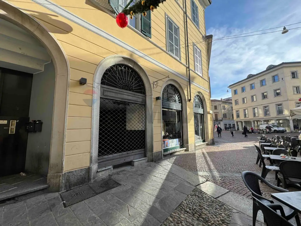 Negozio in Via Carlo Cattaneo 2, Varese, {3} - Foto 2