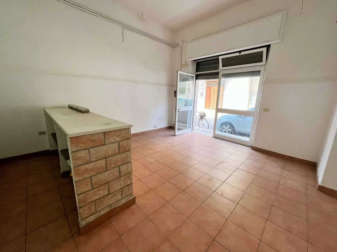 Negozio in Via Venisti 64, Capurso, {3} - Foto 2