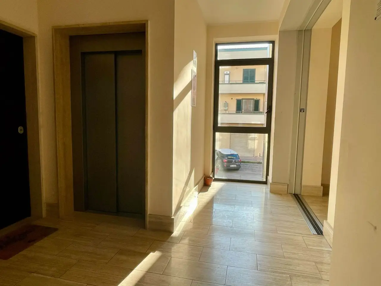 Ufficio in Via Giuseppe Ungaretti, Montecorvino Pugliano, {3} - Foto 2