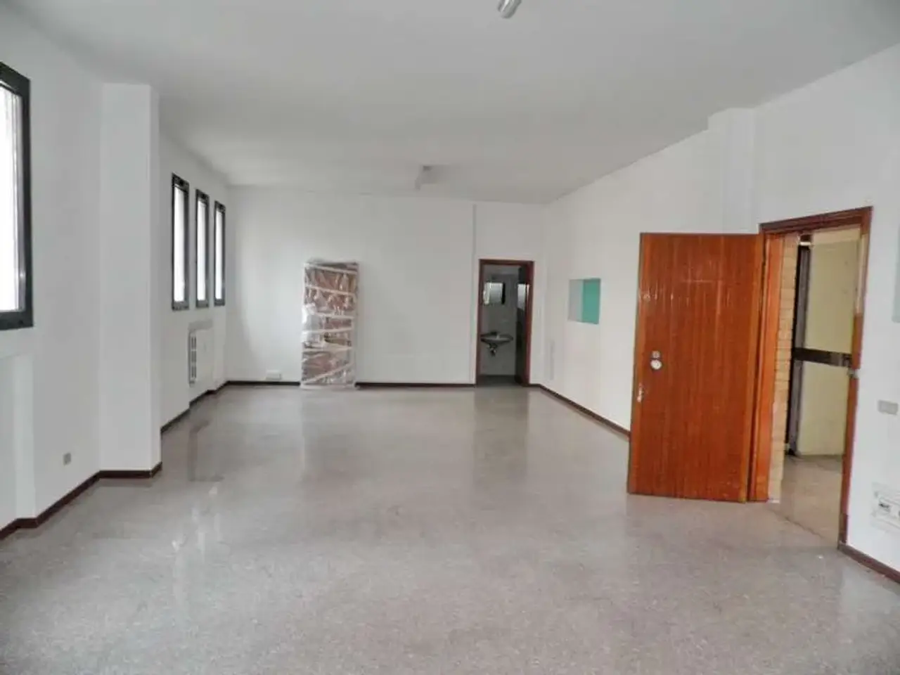 Palazzina commerciale in Via Sigonio, Modena, {3} - Foto 1