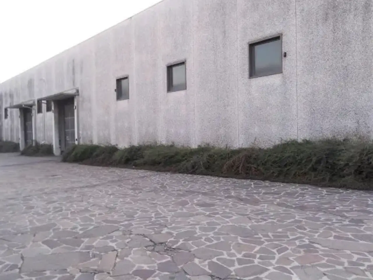 Capannone in Via per Busto Arsizio, Lonate Pozzolo, {3} - Foto 1