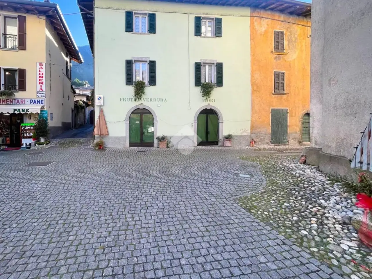 Negozio in Via Medaglie d'Oro 1, Idro, {3} - Foto 1