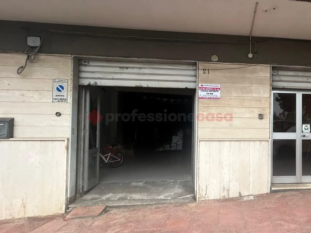 Magazzino in Via De Gasperi 21, Grottaglie, {3} - Foto 1