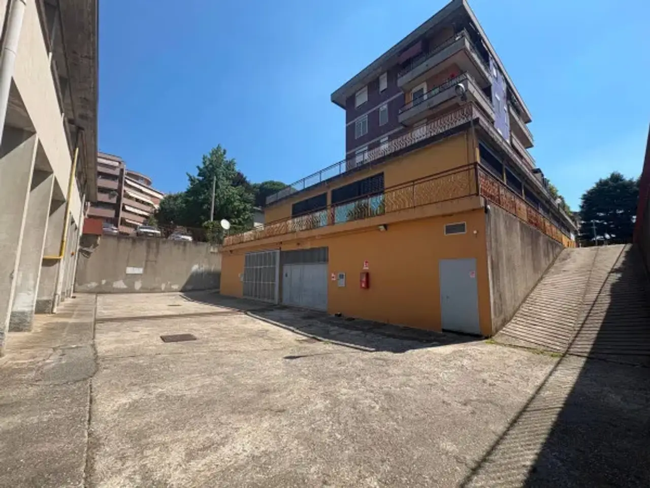 Magazzino in Largo Verrotti di Pianella 7, Gallarate, {3} - Foto 1