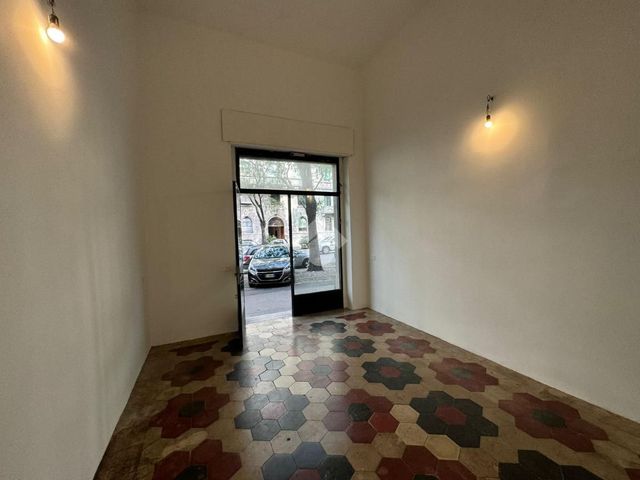 Negozio in Via Castel Morrone 14, Milano - Foto 1