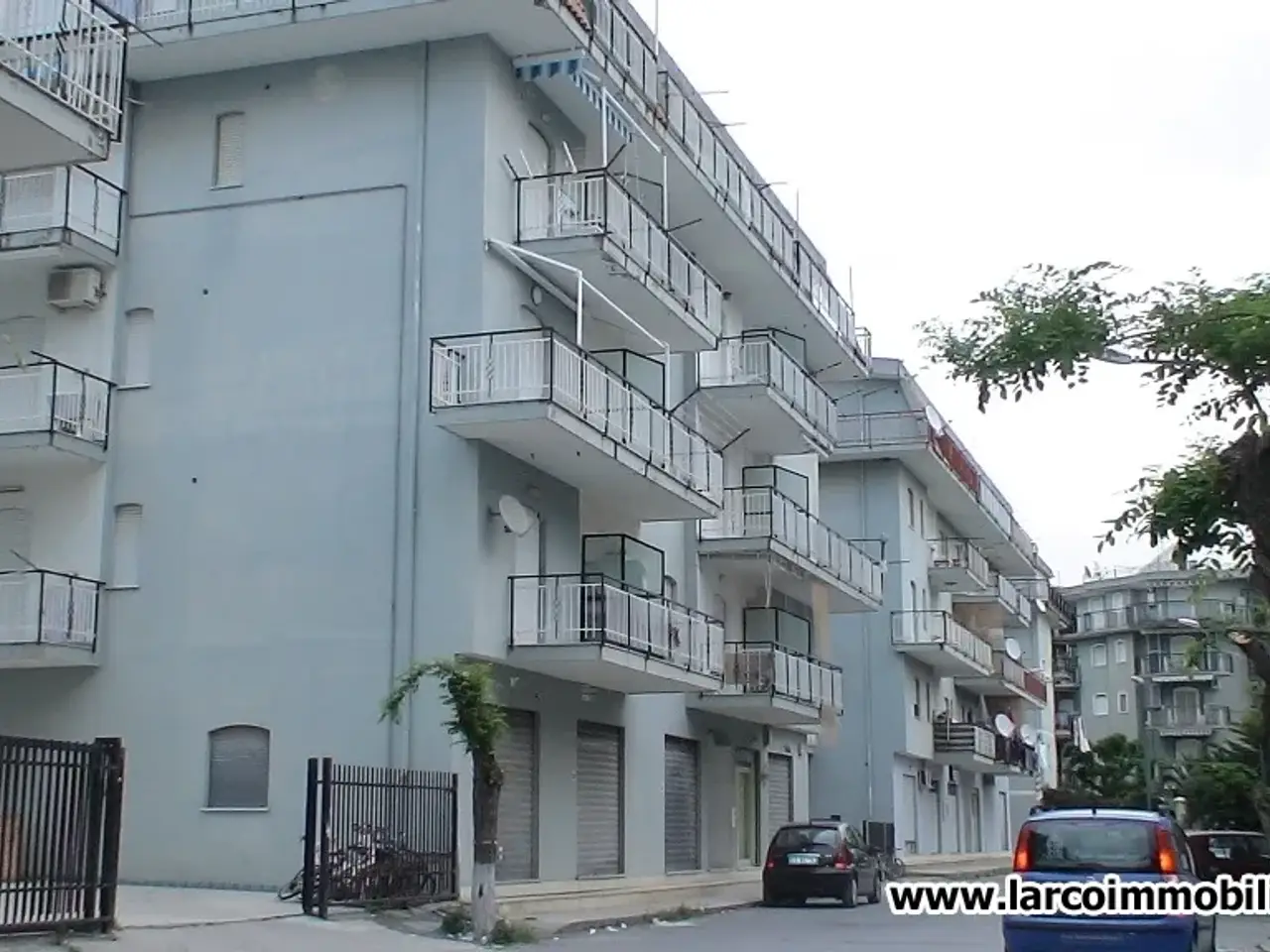 Locale commerciale in Via Don Minzoni  - Le Betulle  | Scalea  (Cosenza), Scalea, {3} - Foto 2