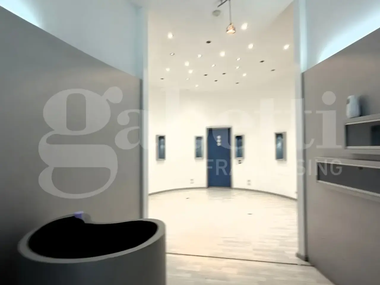 Negozio in Via Oberdan  99, Lecce, {3} - Foto 1