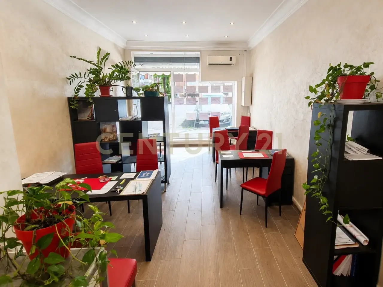 Agenzia immobiliare in Via Val Chisone 24, Roma, {3} - Foto 2
