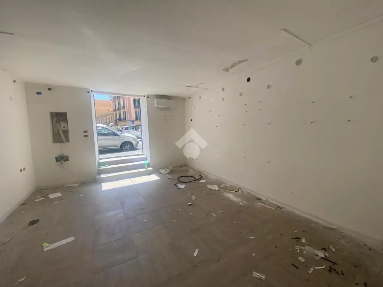 Negozio in Via Riviera di Chiaia 30, Napoli, {3} - Foto 2