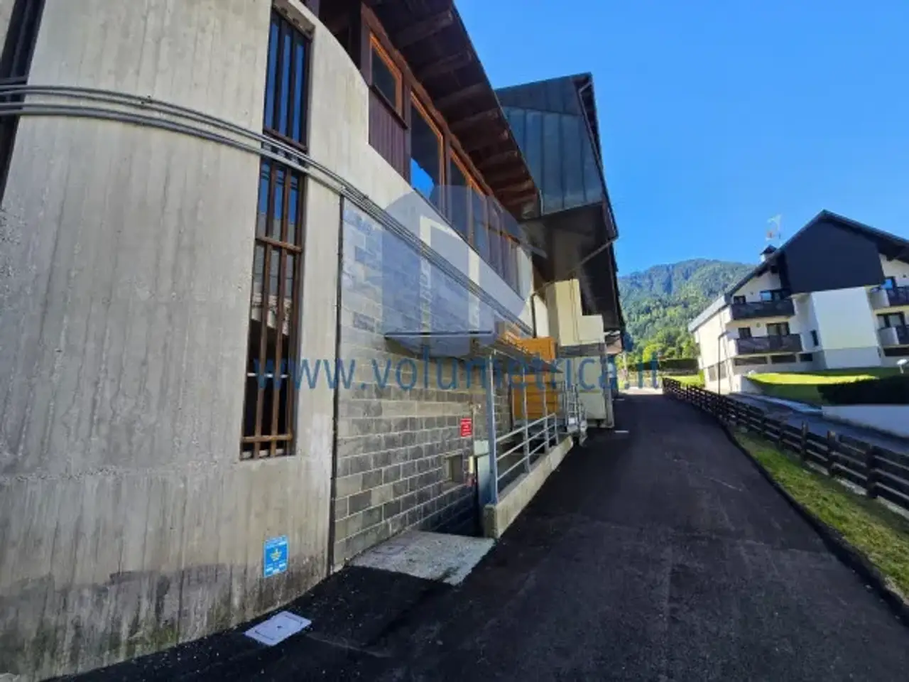 Negozio in Via Alpi Giulie 67 G, Tarvisio, {3} - Foto 2