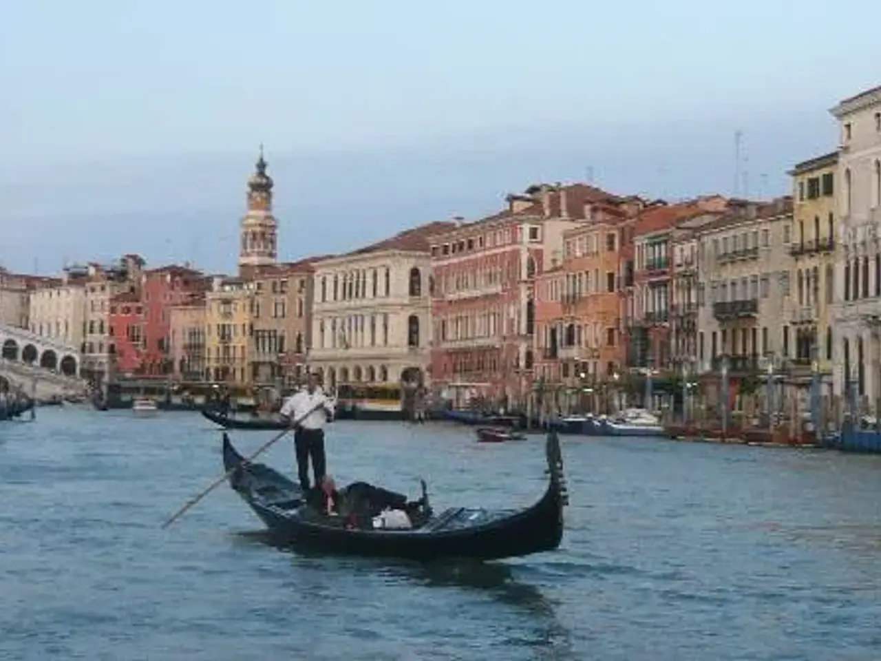 Abbigliamento in , Venezia, {3} - Foto 1