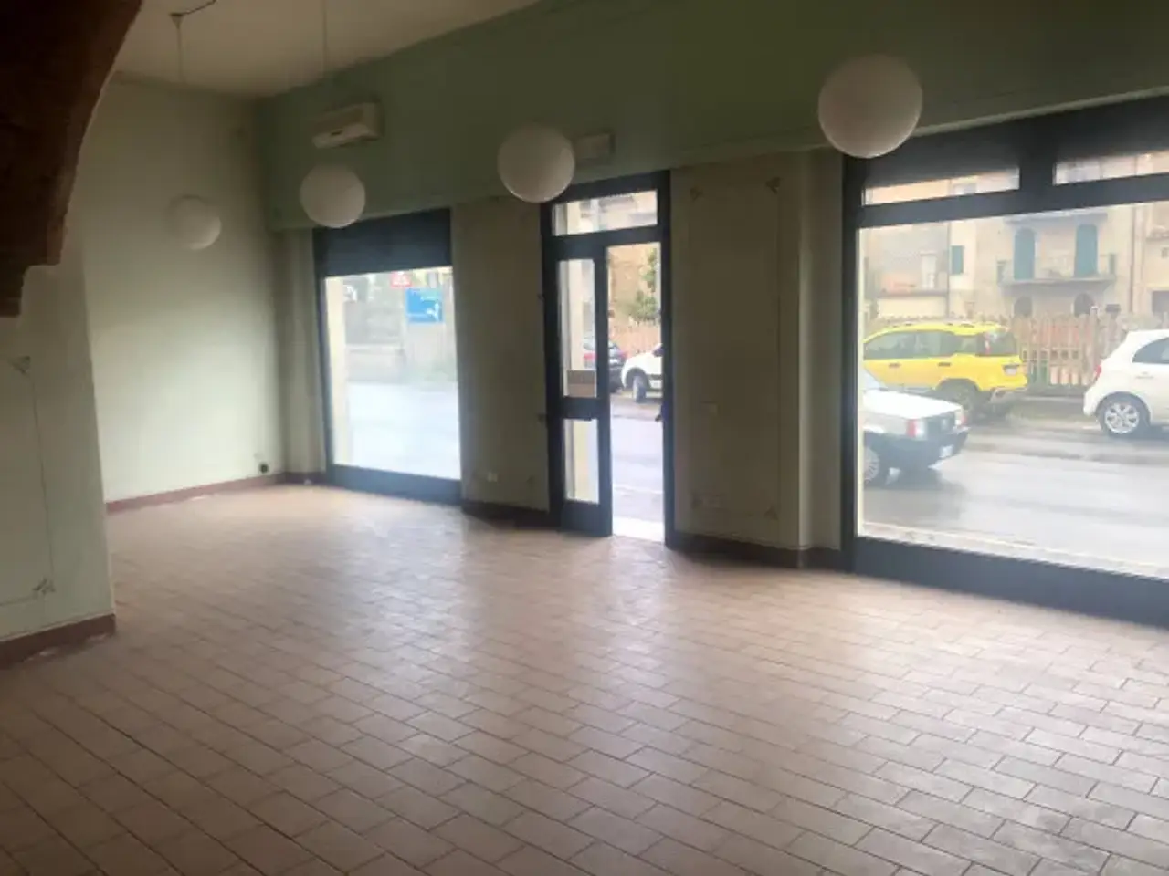 Negozio in Piazza Giuseppe Mazzini 4, Umbertide, {3} - Foto 1