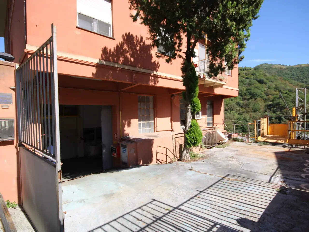 Palazzina commerciale in Via San Giorgio di Bavari, Genova, {3} - Foto 1