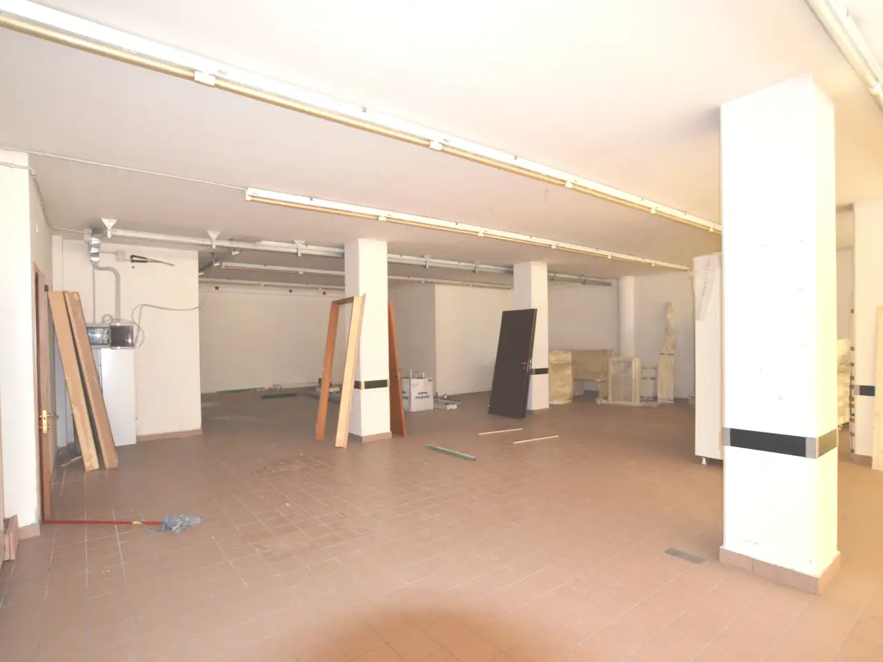Negozio in Viale De Gasperi, Monteprandone, {3} - Foto 1
