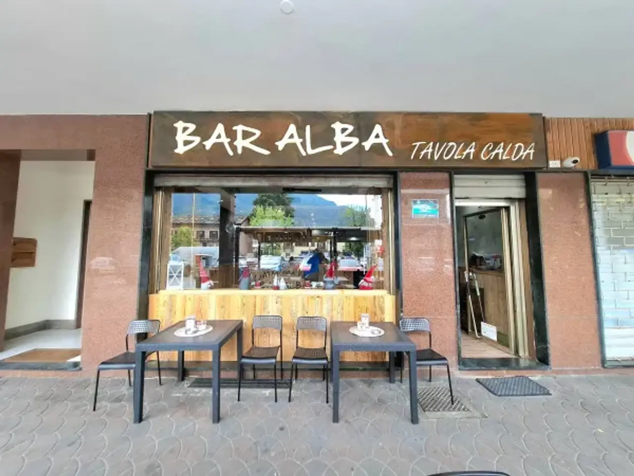 Bar in Piazza Monte Zerbion 26, Saint Vincent, {3} - Foto 1
