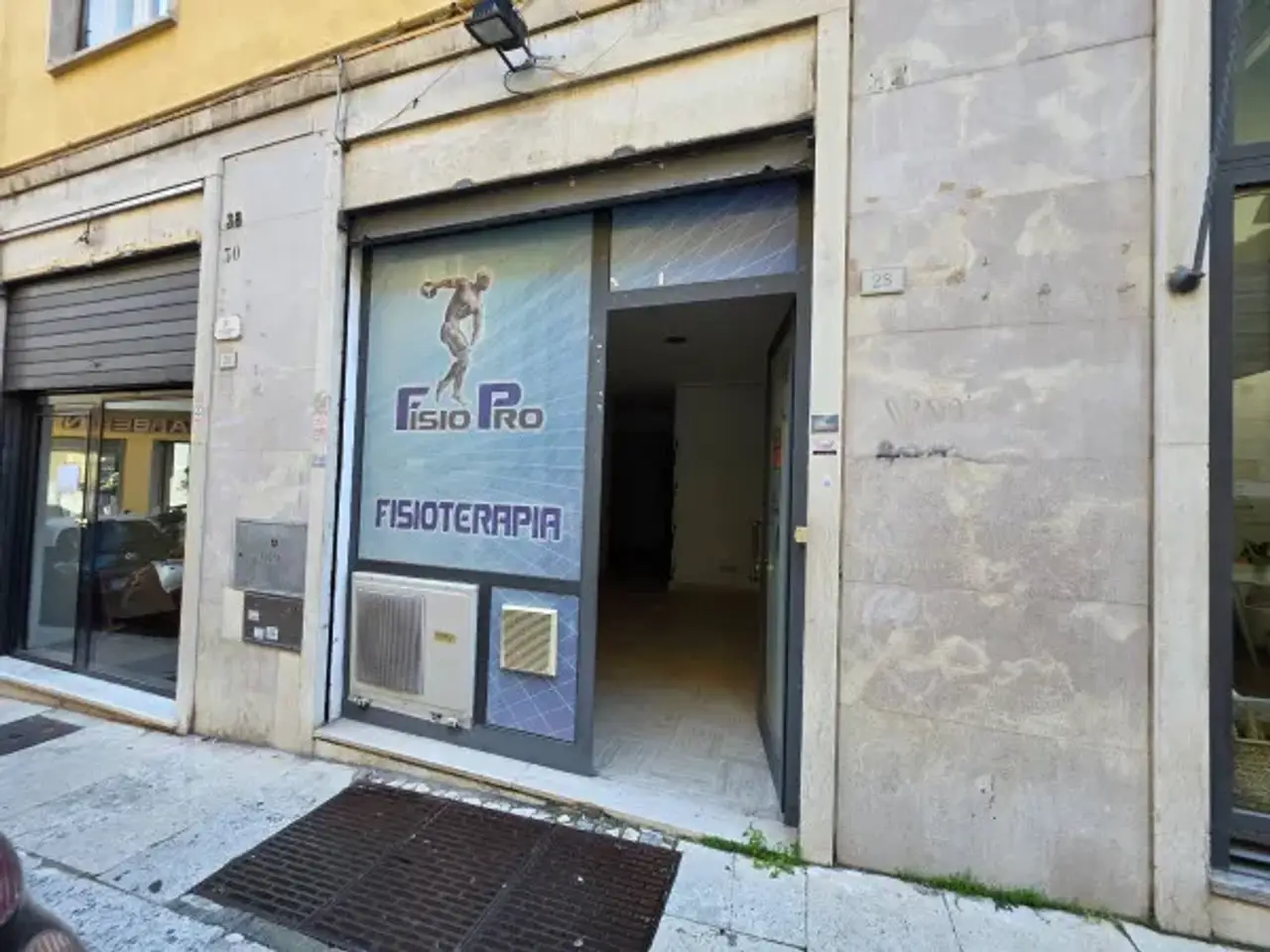 Negozio in Via 2 Giugno, Tivoli, {3} - Foto 1