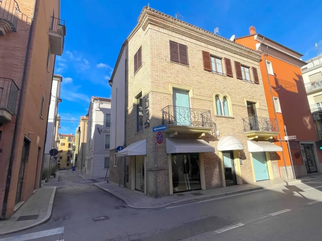 Negozio in Via San Martino 39, San Benedetto Del Tronto, {3} - Foto 1