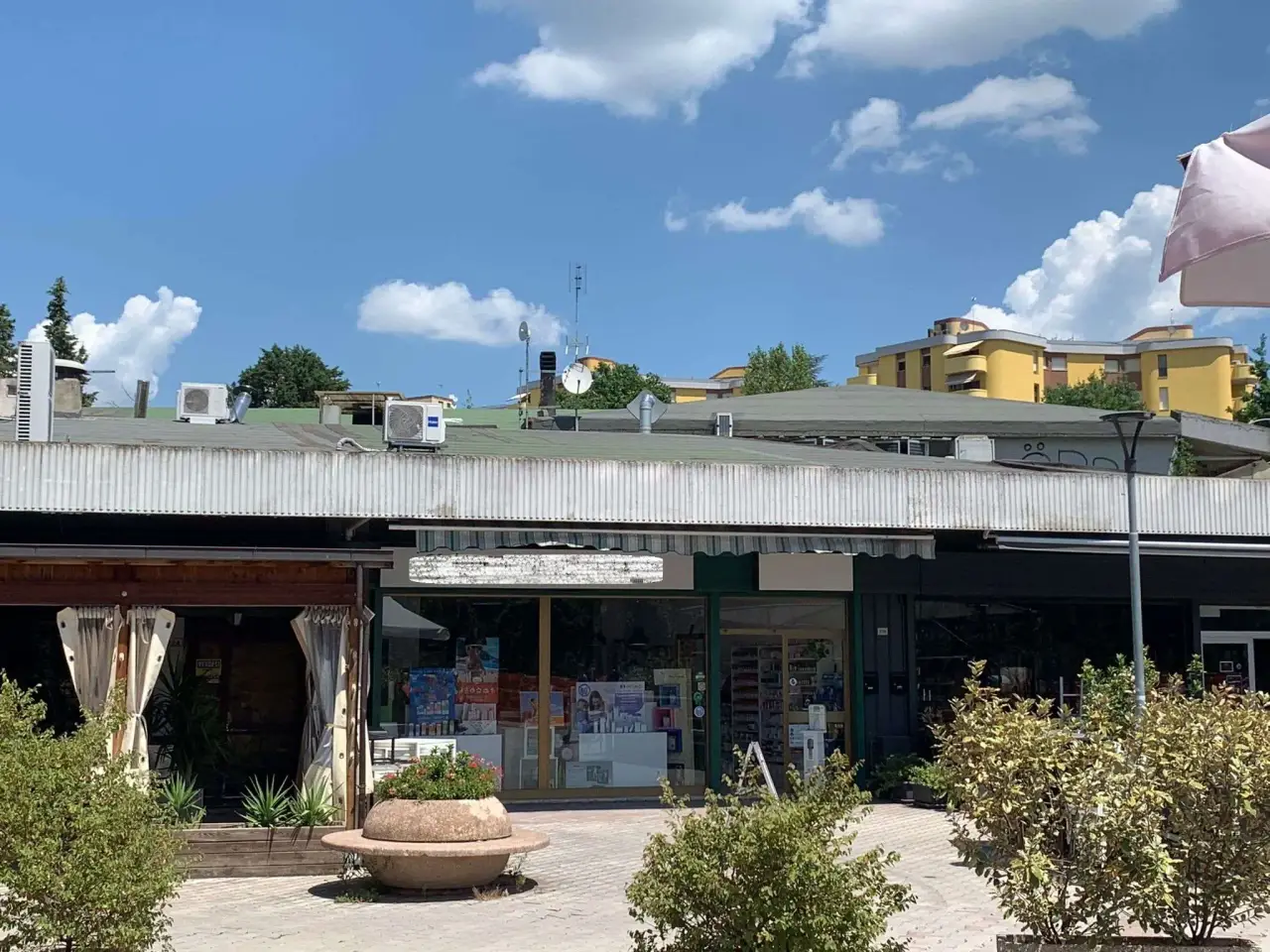 Negozio in Via Aldo Moro, Corciano, {3} - Foto 1