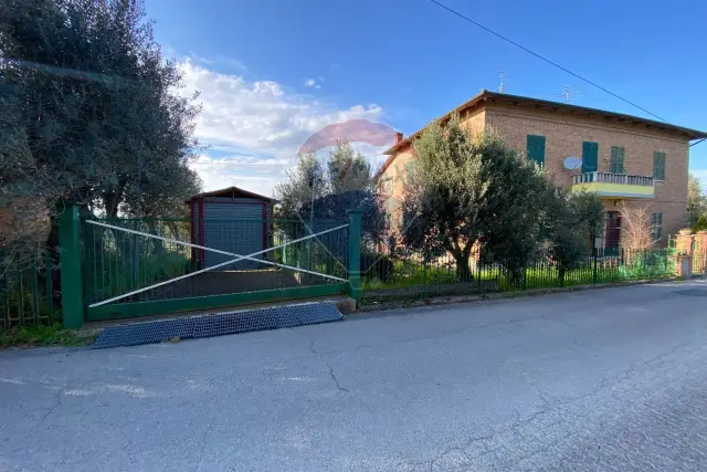 Casa indipendente in Via Giuseppe Garibaldi 141, Castiglione del Lago - Foto 1