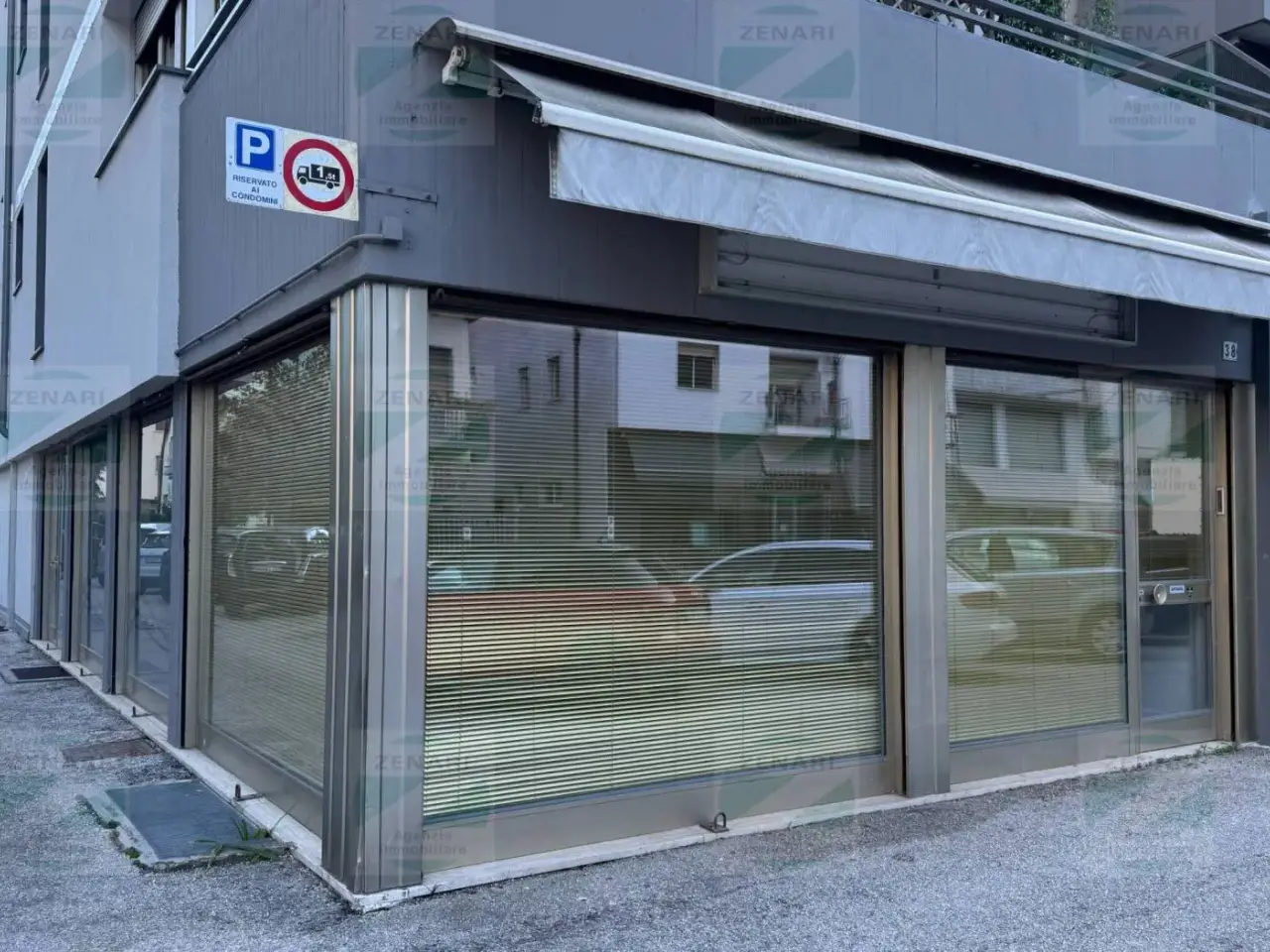Locale commerciale in , Mezzolombardo, {3} - Foto 1