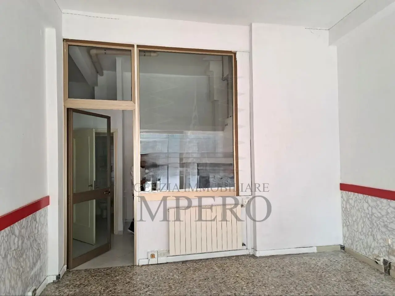 Palazzina commerciale in Via Colonnello Aprosio 105, Vallecrosia, {3} - Foto 1