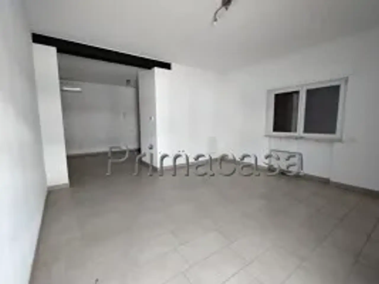 Negozio in Via Bassani 39, Villafranca Di Verona, {3} - Foto 2