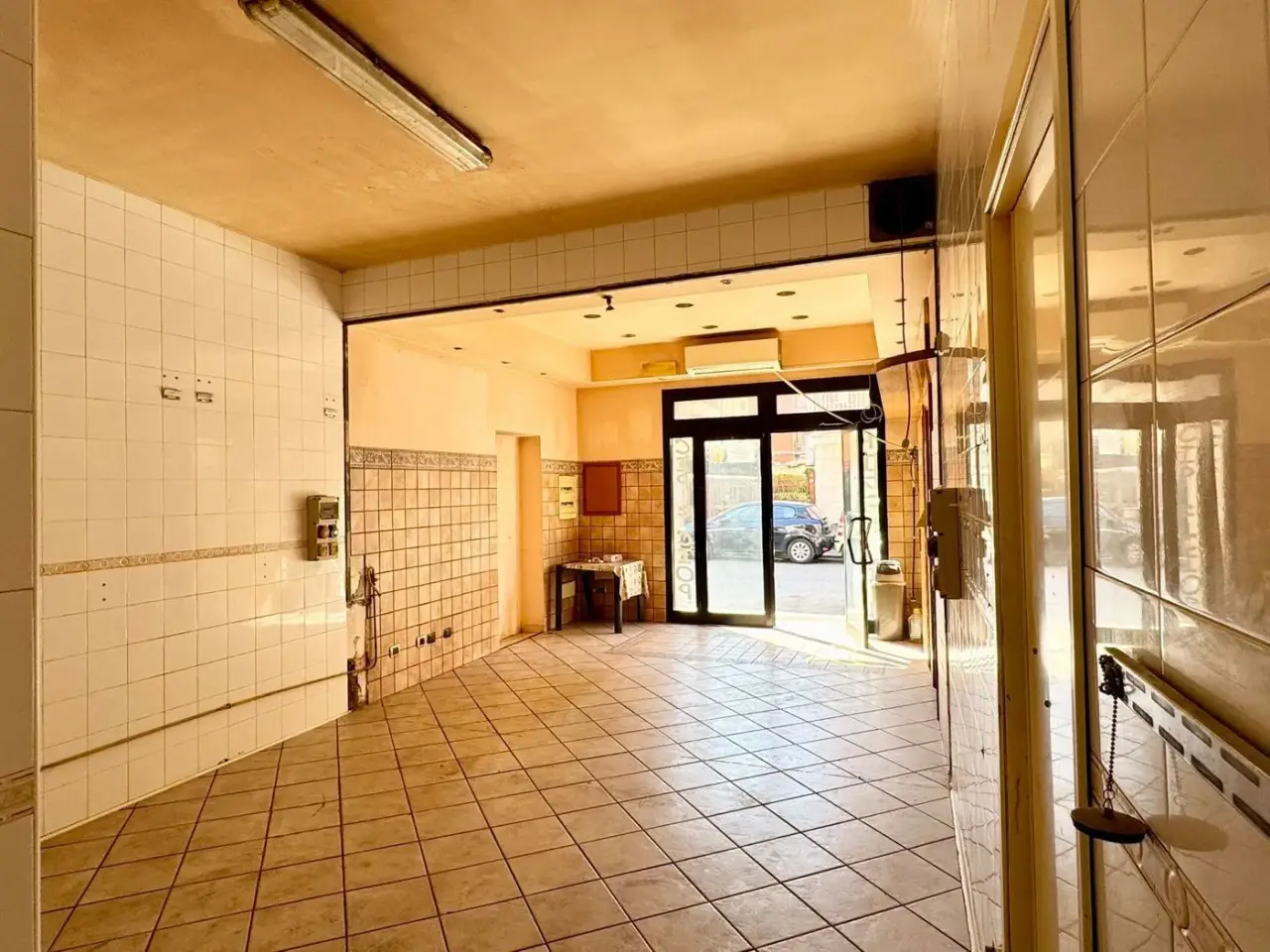 Esercizio commerciale in Via Francesco di Benedetto 263, Roma, {3} - Foto 1